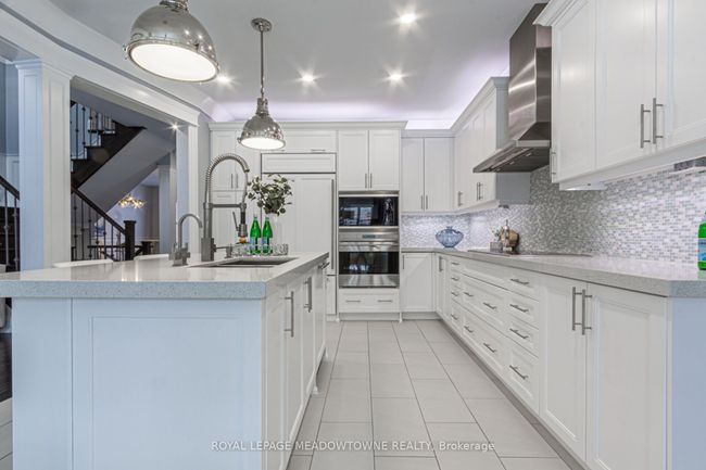 729 Wettlaufer Terr, House other with 5 bedrooms, 4 bathrooms and 2 parking in Milton ON | Image 12