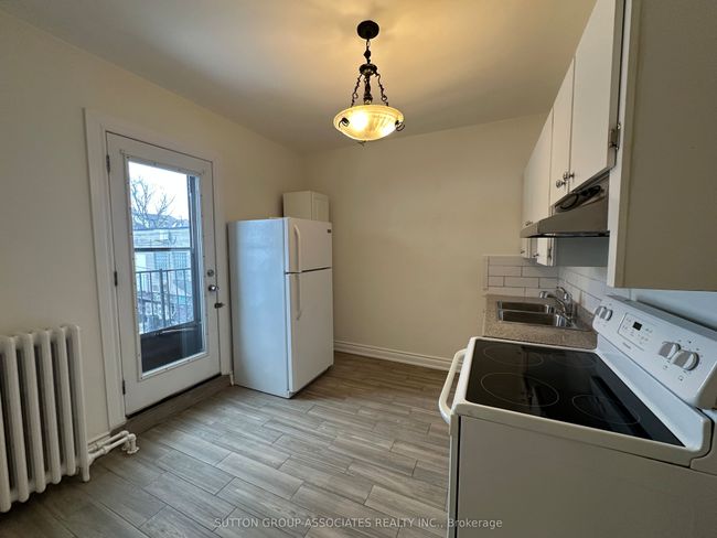 195 Montrose Ave, House attached with 3 bedrooms, 2 bathrooms and null parking in Toronto ON | Image 28