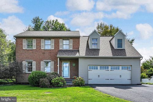 690 W Church Rd, EPHRATA, PA, 17522-9725 | Card Image