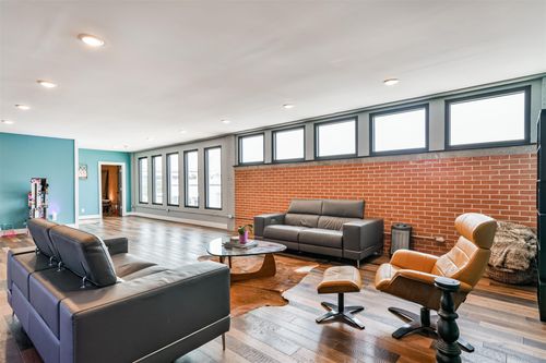 2415 Church St, Galveston, TX, 77550-1916 | Card Image