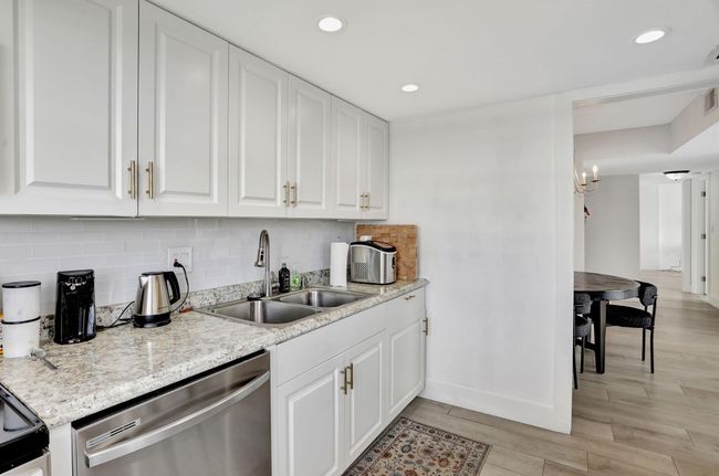 APT-914 - 4174 Inverrary Dr, Condo with 2 bedrooms, 2 bathrooms and null parking in Lauderhill FL | Image 10