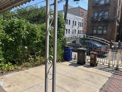 863 E 221st St, Bronx, NY, 10467-5103 | Card Image