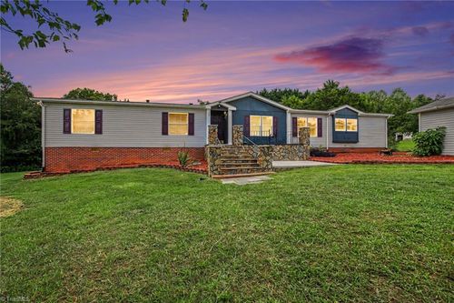 1060 Knobview Ln, Pilot Mountain, NC, 27041-8355 | Card Image