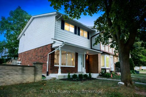 3-5787 Swayze Dr, Niagara Falls, ON, L2J3W3 | Card Image