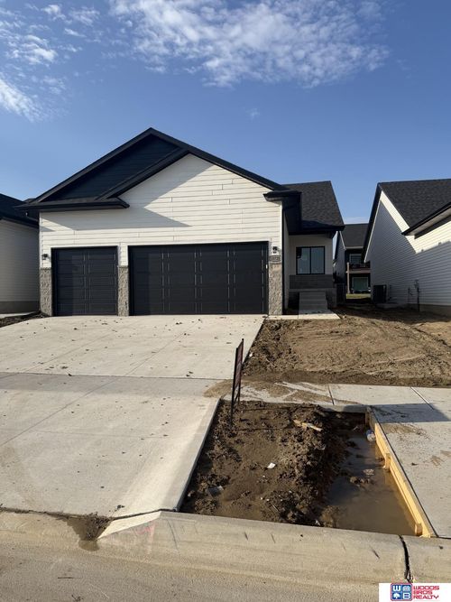 10720 Dominion Dr, Lincoln, NE, 68527-1862 | Card Image