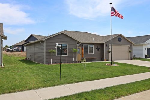 3617 Lincoln Ave, Spirit Lake, IA, 51360-7900 | Card Image