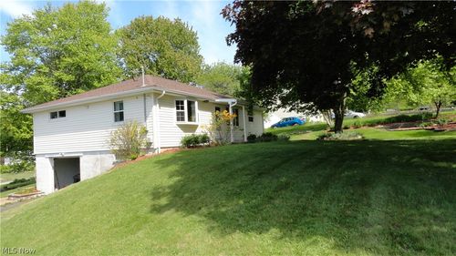 11 Lamp Post Ln, New Cumberland, WV, 26047-3141 | Card Image