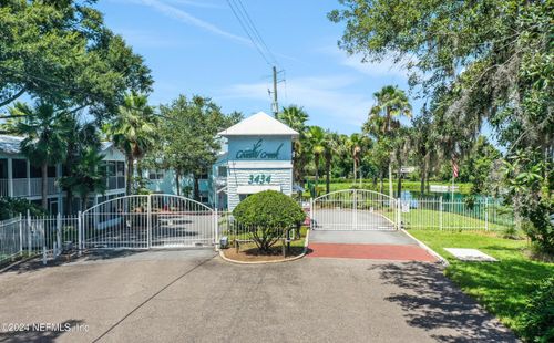 228-3434 Blanding Blvd, JACKSONVILLE, FL, 32210-5227 | Card Image