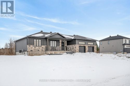 106 Maplestone Dr, Kemptville, ON, K0G1J0 | Card Image