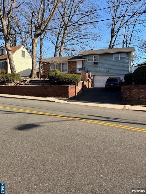 1032 Glen Rd, Fort Lee, NJ, 07024-1634 | Card Image