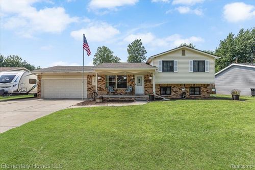 710 Montana St, Marysville, MI, 48040-1291 | Card Image