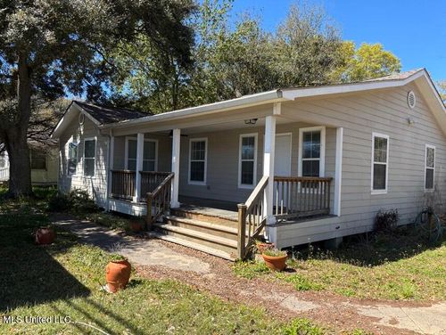 1915 Ingalls Ave, Pascagoula, MS, 39567-5765 | Card Image