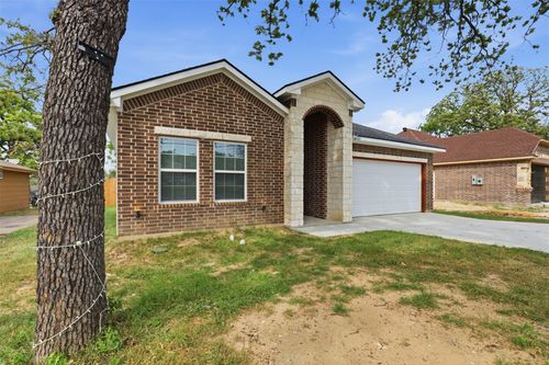 2611 Hunting Dr, Fort Worth, TX, 76119-4616 | Card Image