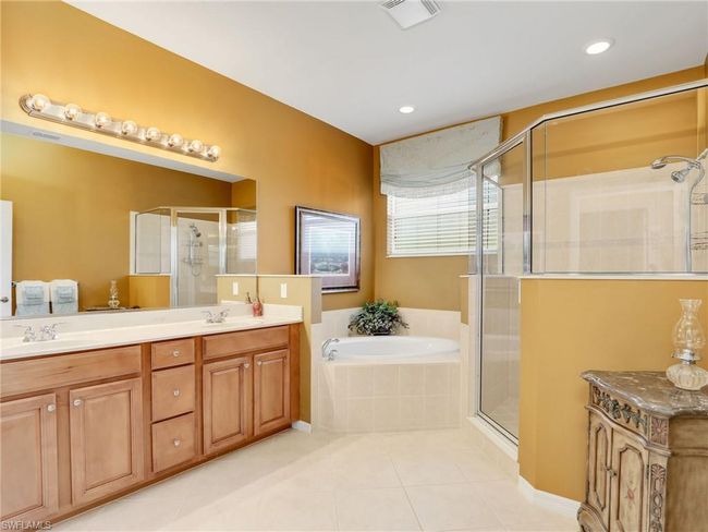20663 Larino Loop, Townhouse with 3 bedrooms, 3 bathrooms and 2 parking in ESTERO FL | Image 21