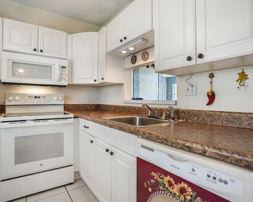 106-5171 W Oakland Park Blvd, Lauderdale Lakes, FL, 33313-1541 | Card Image