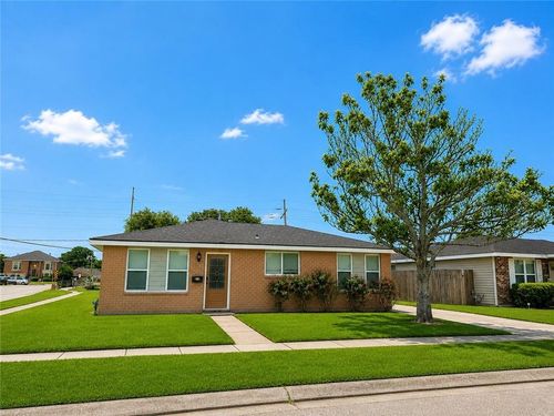 501 Willowbrook Dr, Gretna, LA, 70056-7923 | Card Image