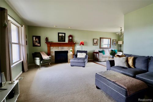 8376 Oak Ridge Dr, Goodrich, MI, 48438-8747 | Card Image