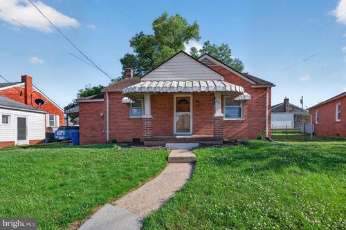 511 E 6th St, FRONT ROYAL, VA, 22630-4005 | Card Image
