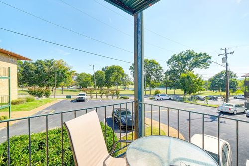 b27-555 N Dupont Ave, Madison, TN, 37115-3232 | Card Image