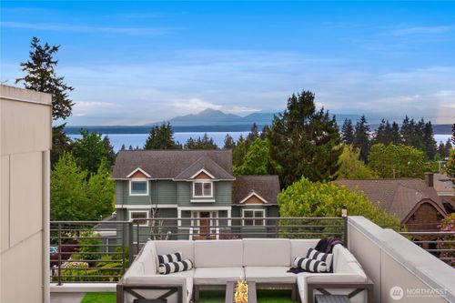 12002 Greenwood Avenue N, Seattle, WA, 98133 | Card Image