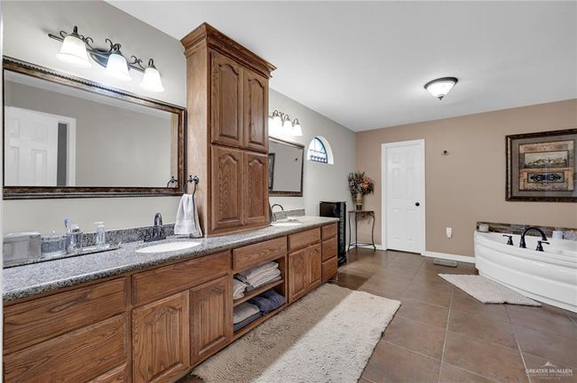 5213 Mile 8 1/2 Rd, House other with 3 bedrooms, 3 bathrooms and 2 parking in Edinburg TX | Image 14