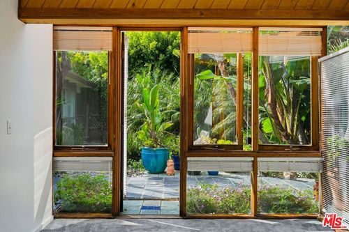 gh-6456 Surfside Way, Malibu, CA, 90265-3637 | Card Image