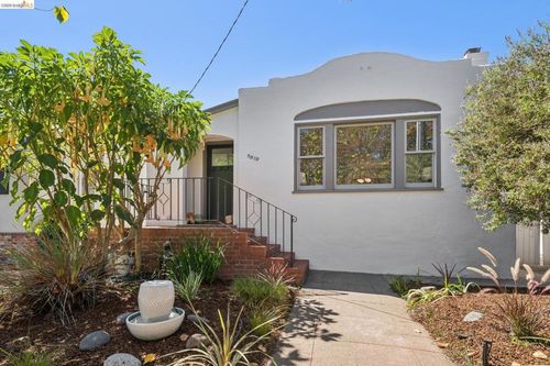 5819 Patton Street, Oakland, CA, 94618-1624 | Card Image