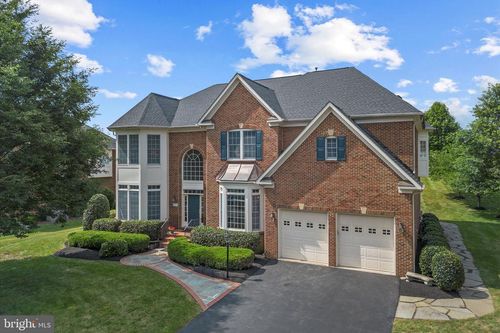 19359 Wrenbury Ln, LEESBURG, VA, 20175-8886 | Card Image