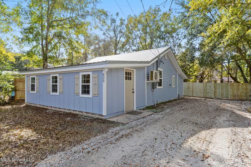 625 Saint Anthony St, Waveland, MS, 39576-3245 | Card Image