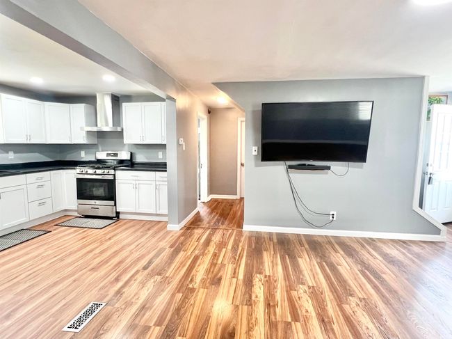 83 9 Th St, House other with 3 bedrooms, 2 bathrooms and null parking in Logansport IN | Image 5