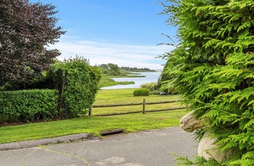27 Landing Ln, Southampton, NY, 11968-4411 | Card Image