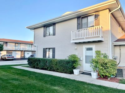 1315 - 1315 Yarmouth Court, Home with 2 bedrooms, 1 bathrooms and 1 parking in Schaumburg IL | Image 2