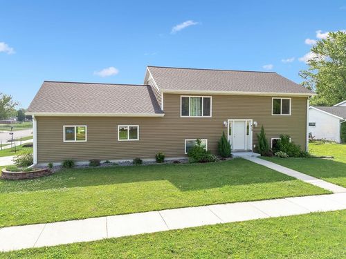 415 Midway Dr, Reedsburg, WI, 53959-1587 | Card Image