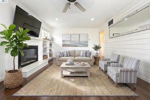 1338 Thais Ln, Hayward, CA, 94544-4302 | Card Image
