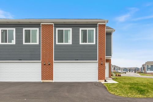 1201 Gillespie Ln, Yorkville, IL, 60560-5628 | Card Image