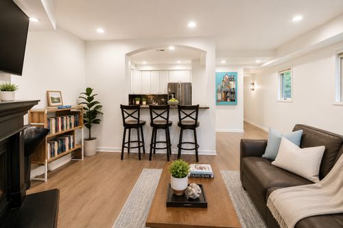 1-924 Wolfram St, Chicago, IL, 60657-5141 | Card Image