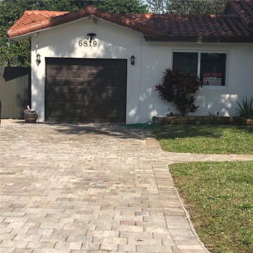 rear-6819 Sw 15th St, Pembroke Pines, FL, 33023-2057 | Card Image