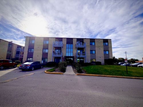 302-674 Pinecrest Dr, Prospect Heights, IL, 60070-1862 | Card Image