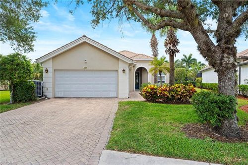 2282 Heydon Cir W, NAPLES, FL, 34120-4584 | Card Image