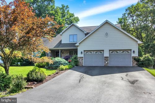 1105 S Providence Rd, HAZLE TOWNSHIP, PA, 18202-3290 | Card Image