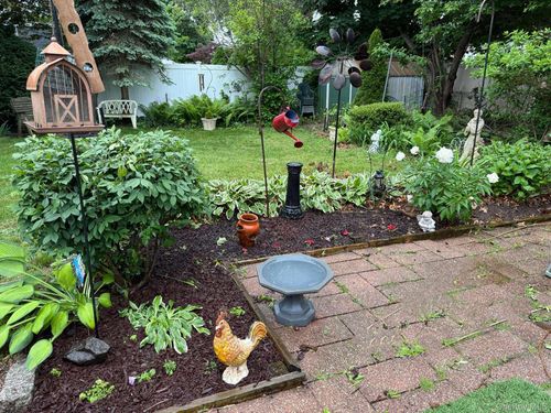 48 Pine St, Hicksville, NY, 11801-3236 | Card Image