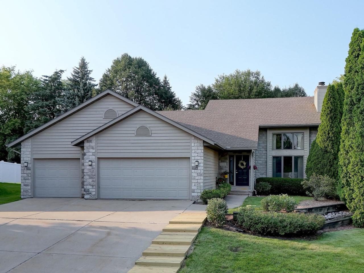 Ivanhoe Cir, Fitchburg, WI 53711