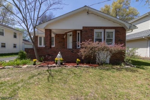 124 Chestnut St, Bridgewater, NJ, 08807-2747 | Card Image