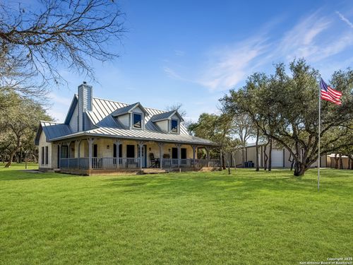 565 Red Bluff Ranch Rd, Pipe Creek, TX, 78063-6111 | Card Image