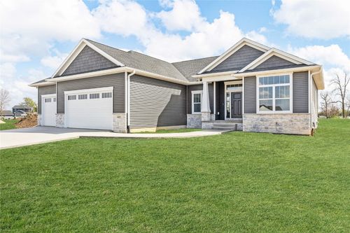 6421 Ascot Ln, Robins, IA, 52328 | Card Image