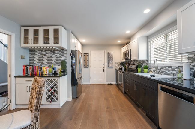 1452 Stevens St, Townhouse with 3 bedrooms, 3 bathrooms and 5 parking in White Rock BC | Image 9