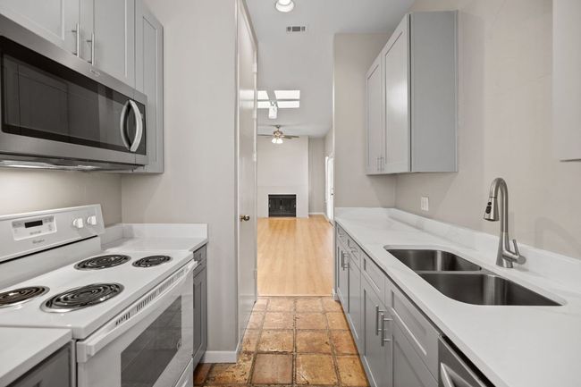 APT-302 - 712 Graham Pl, Condo with 2 bedrooms, 2 bathrooms and null parking in Austin TX | Image 13