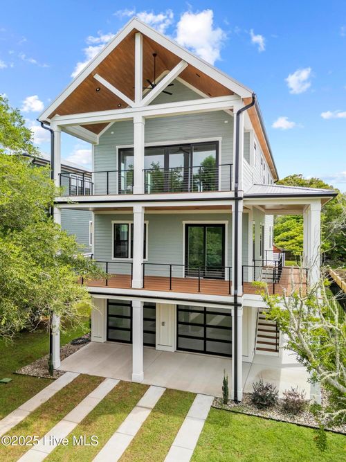 106 Diamond Point Ct, Surf City, NC, 28445-3300 | Card Image