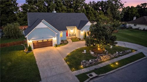 7407 Marion Ave, Kansas City, MO, 64133-7020 | Card Image