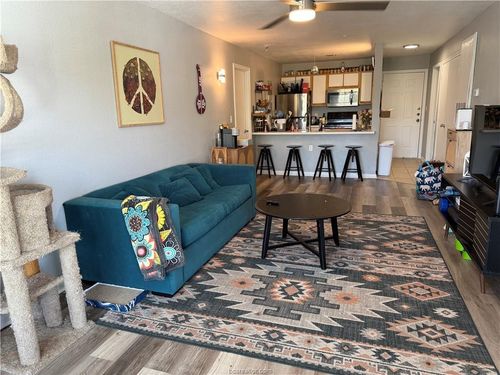 apt-304-527 Southwest Pkwy, College Station, TX, 77840-7143 | Card Image